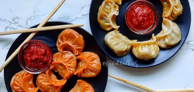 Momos served with chutney